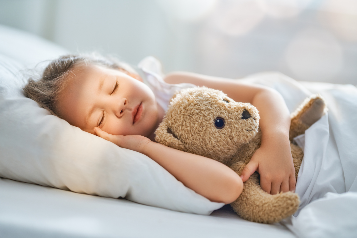 Faktoren, die den Schlafrhythmus bei Kindern stören und Lösungen